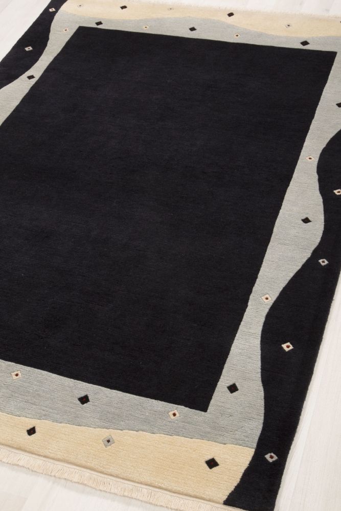 Bhutan 944 New Star Black 142x204