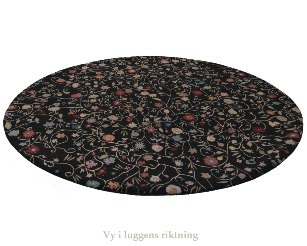 Rund Annapuna matta med blommönster på svart botten