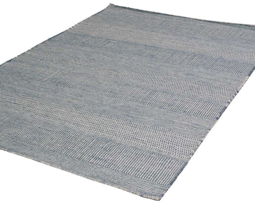 Klimatsmart blå handvävd matta Bohemian 160x230cm av material från återvunna PET flaskor i ett modernt randigt mönster