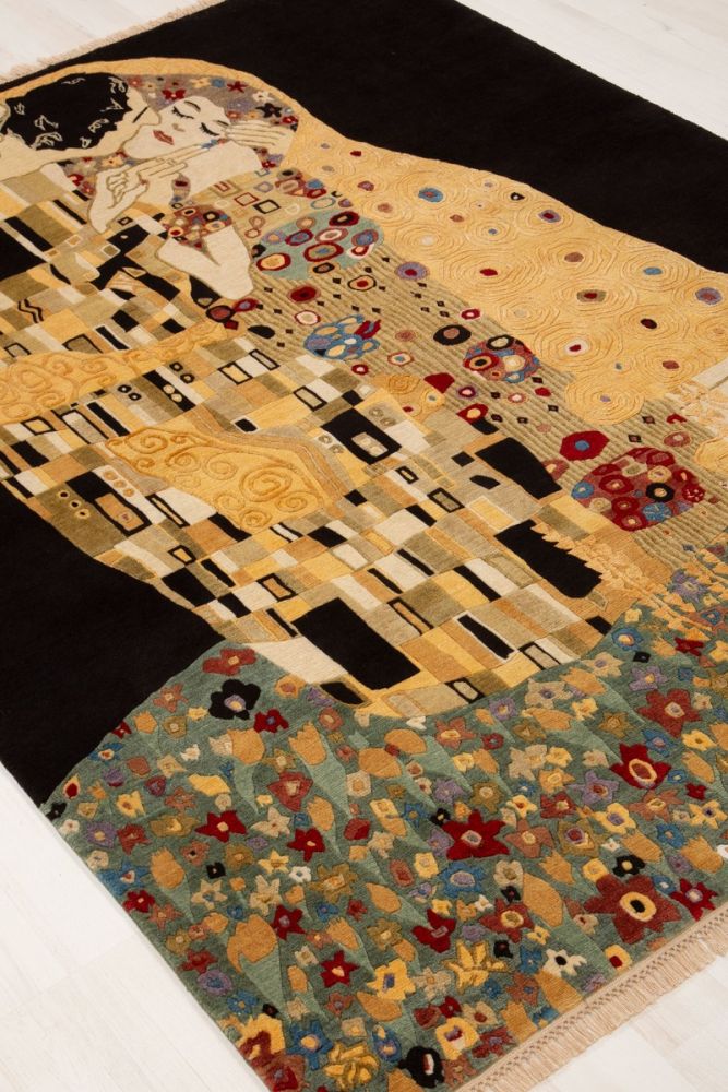 The Kiss 243 Black 172x230